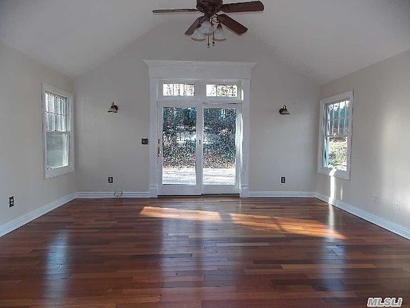 4th image of 7 Ellen Dr