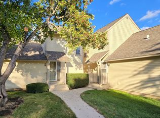 963 Taylor Dr, Gurnee, IL 60031