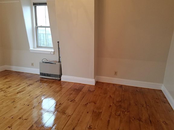 4th image of 690 Congress St