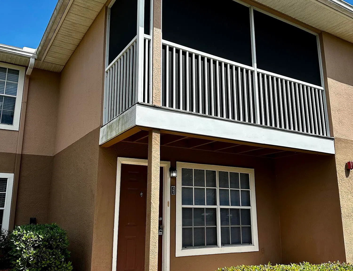 3 bed, 2.0 bath, 1393 sqft, $2,100 — Photo 1