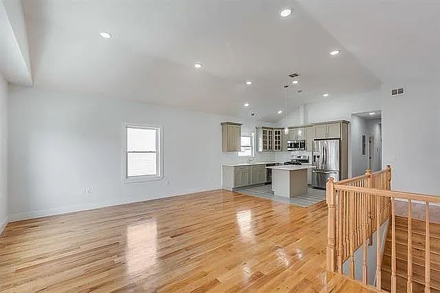 1st image of 170 Webster Ave #2