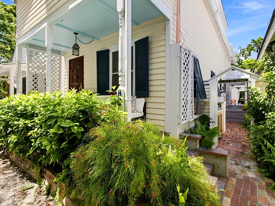 2 Fletcher Ln