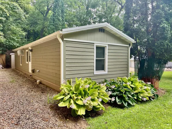 2632 Northern Pike Lane, Lansing, IA 52151
