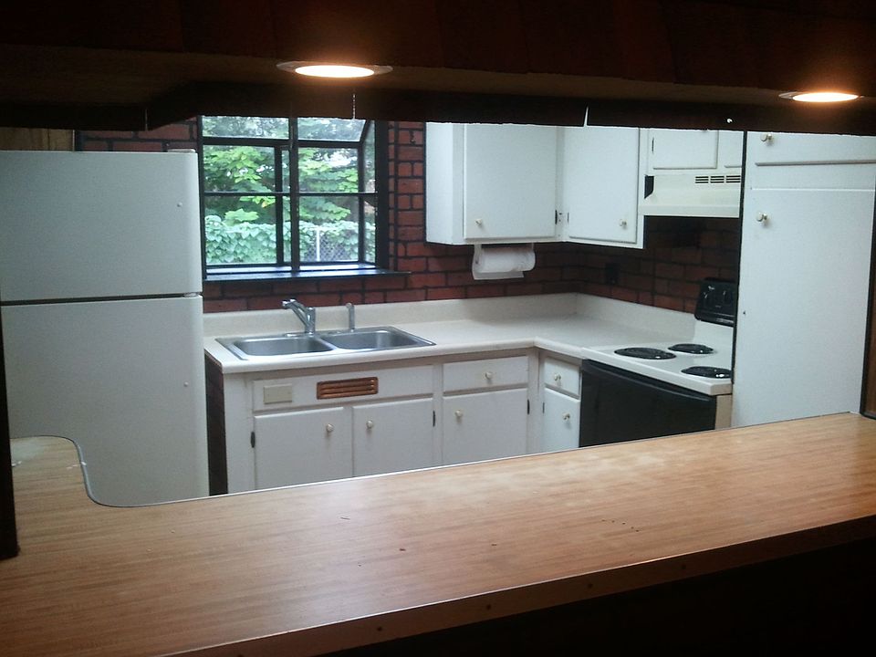 Kitchen Area with Bar