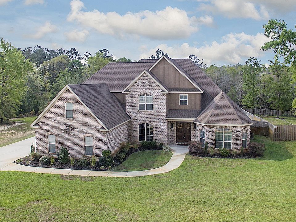 4/4 home w/ pool