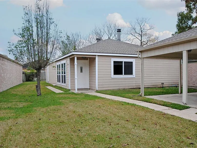 16127 Queensdale Dr — Photo 2