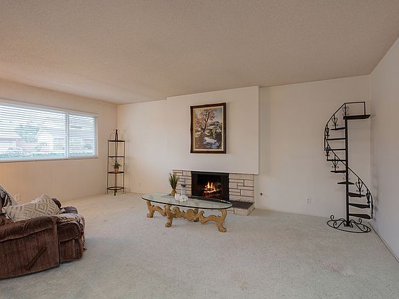2nd image of 2043 Hendrix Ave