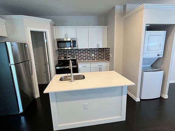 2nd image of 1009 W 39th St #2E