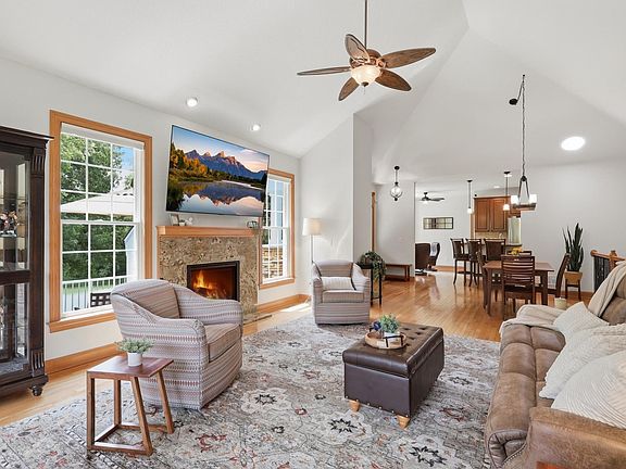 4th image of 4910 Steeplechase Ct #39