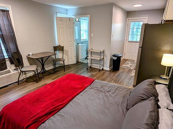 5th image of 1721 Blair St APT 2