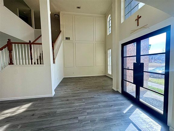 3rd image of 5553 Monthaven Dr