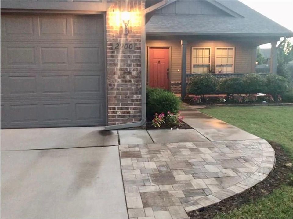 1st image of 2900 Trailwood Dr