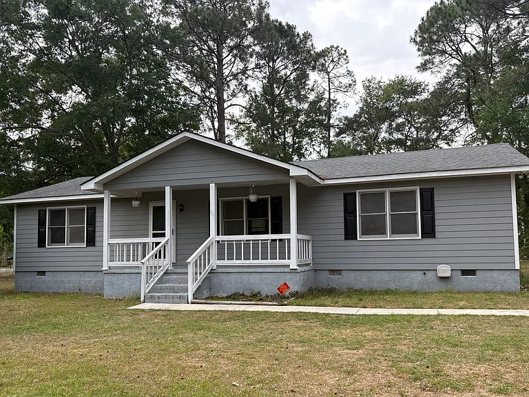 328 Longwood Dr — Photo 1