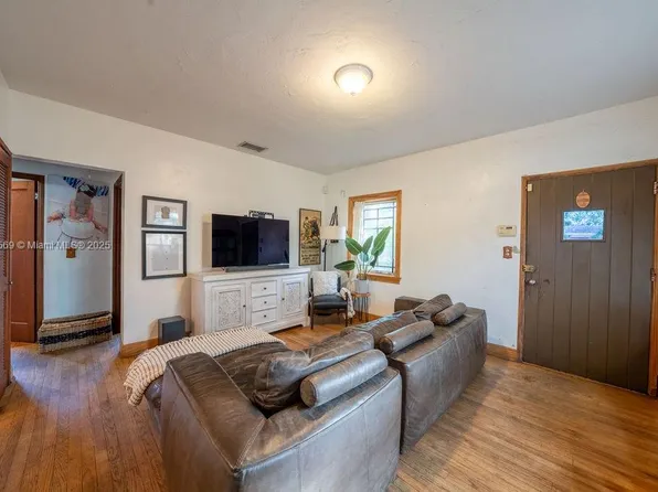 2827 SW 2nd St, Miami, FL 33135