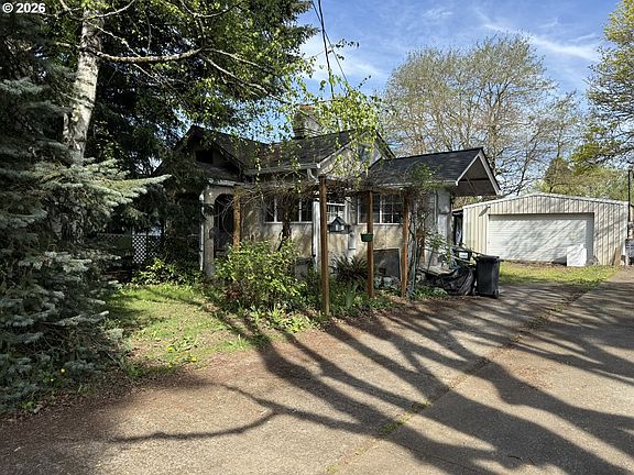 3rd image of 3739 SE Olsen St