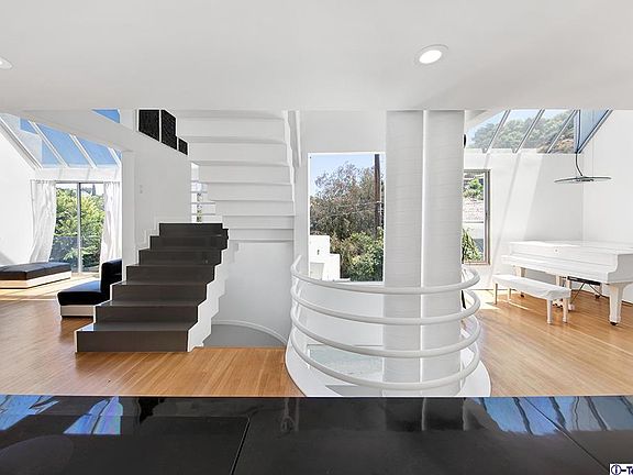 4th image of 3715 Avenida Del Sol