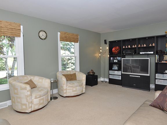 2nd image of 2811 Lincolnshire Ct
