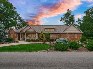 81 E Lamplight Ln, Valparaiso, IN 46383