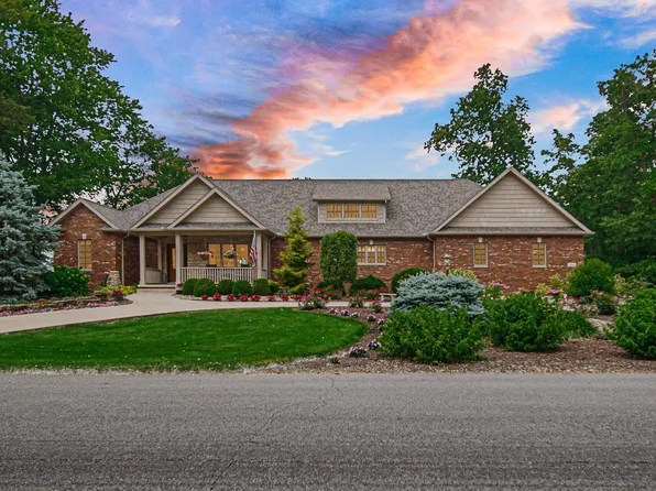 81 E Lamplight Ln, Valparaiso, IN 46383