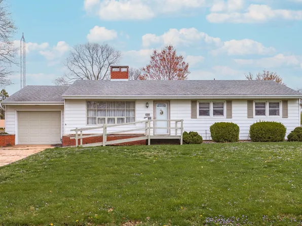 220 Ivanhoe Way, Bloomington, IL 61701