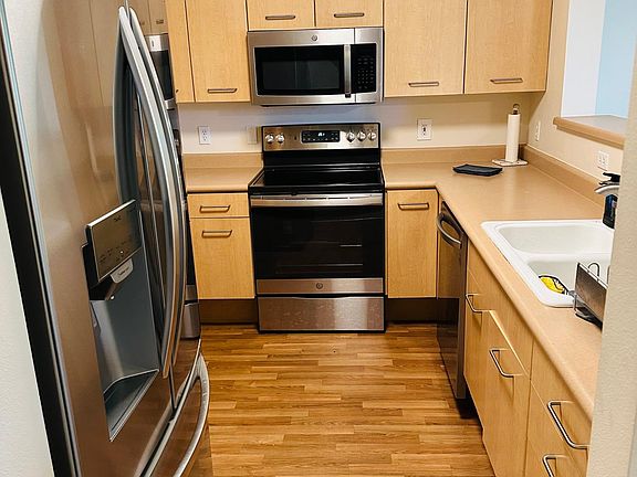 5th image of 710 240th Way SE #204