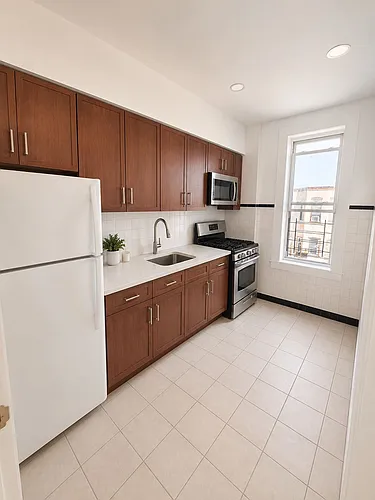 6137 Gates Ave #2F Photo 1
