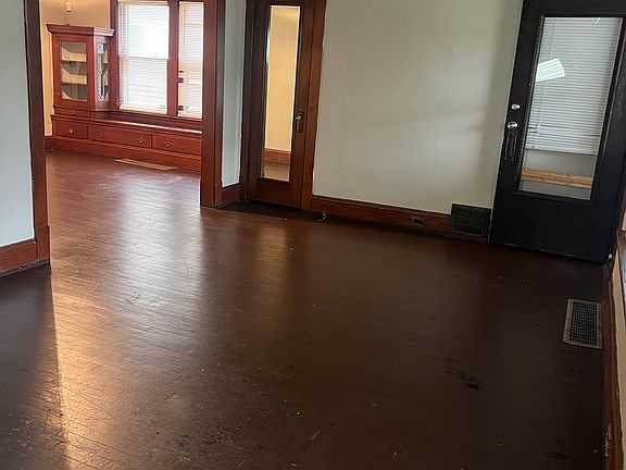 3rd image of 11505 Governor Ave