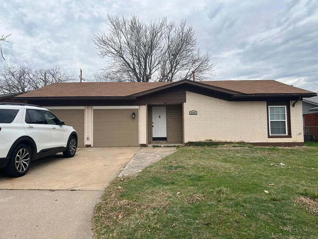6441 NW Compass Dr — Photo 1