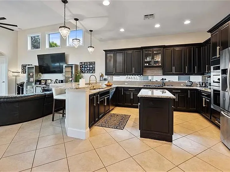 19396 La Serena Dr — Photo 9