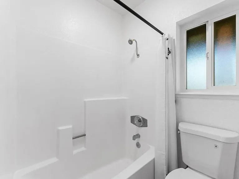 1000 Estes St #22 — Photo 13