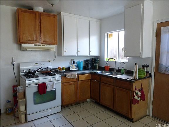 3rd image of 1037 W Olive St
