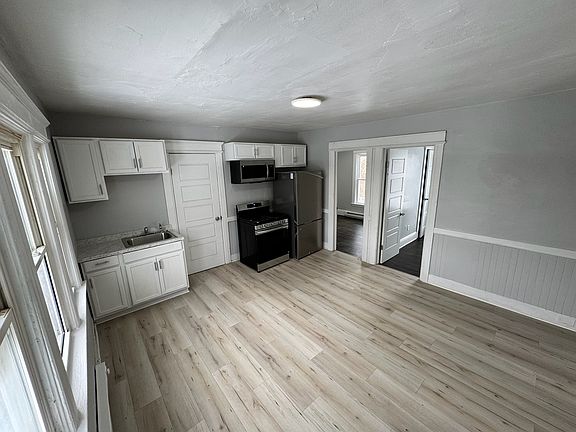 3rd image of 325 Richmond Ave #2F