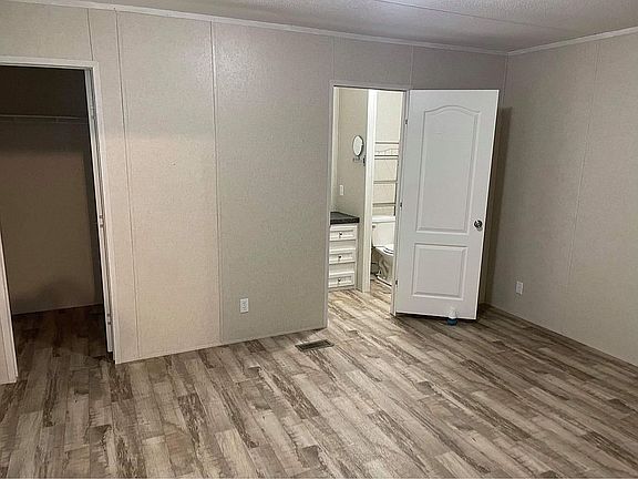 3rd image of 658 Redwood Dr