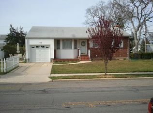 135 Commonwealth Ave, Massapequa, NY 11758