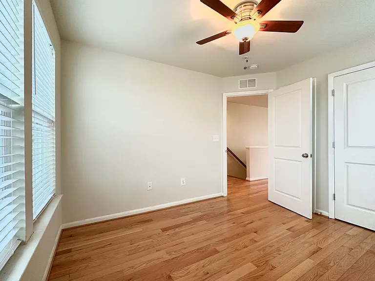127 Decoverly Dr — Photo 32