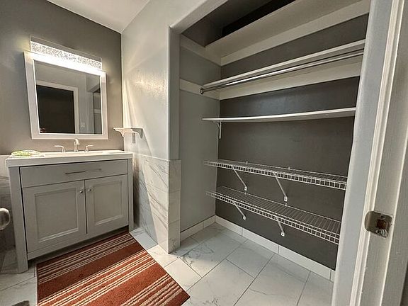 4th image of 250 Devere Way