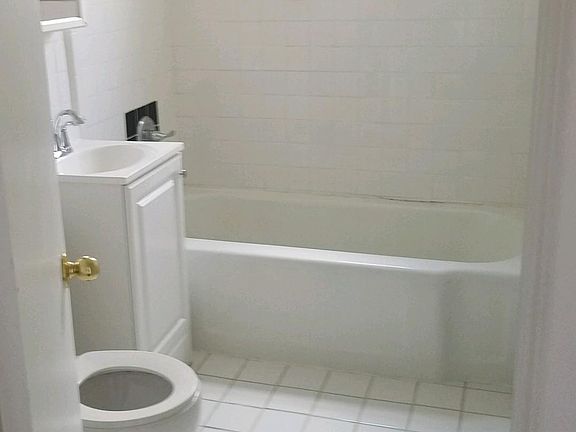 4th image of 2763 N Hooker St