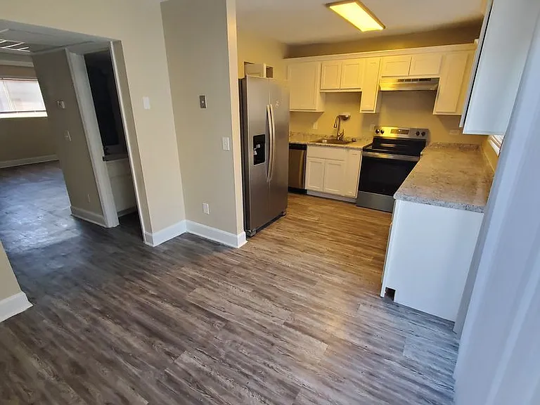 Saratoga Apartments - STA — Photo 48