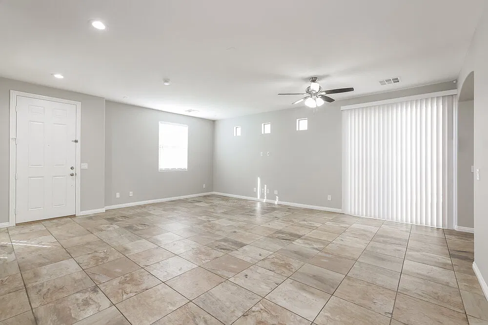 3 bed, 3.5 bath, 2282 sqft, $2,700 — Photo 4