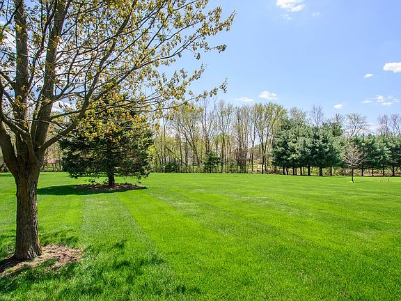 4th image of 3763 Hedgerow Dr