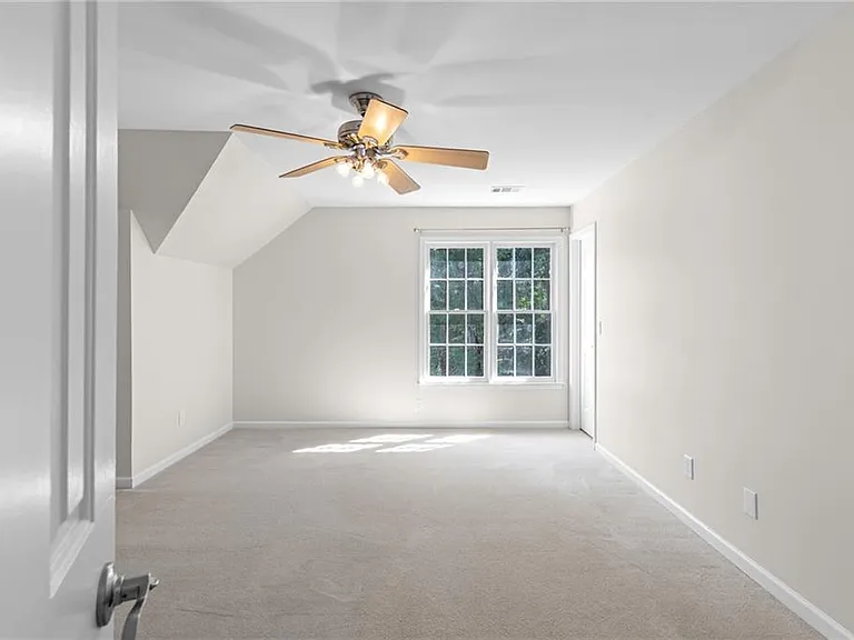 2560 Hamptons Run — Photo 33