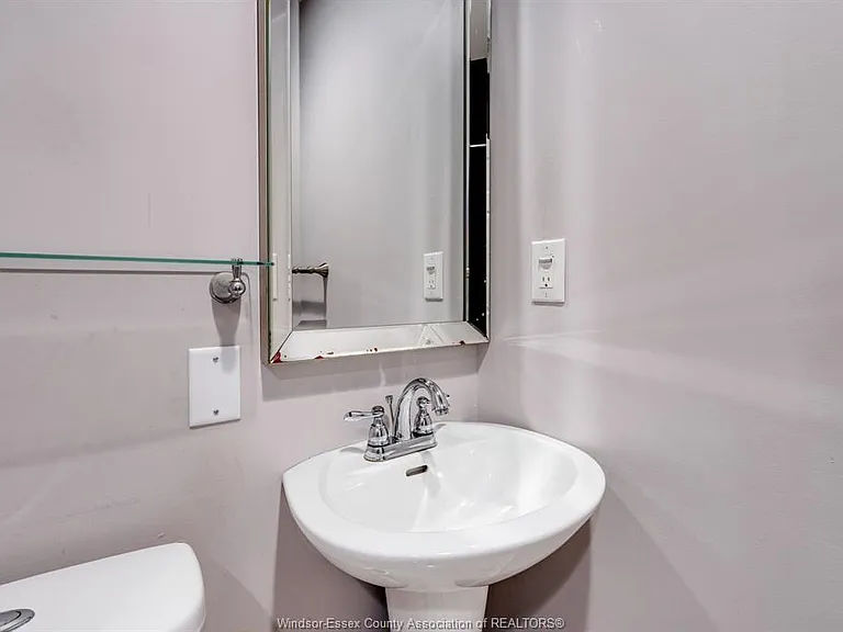 1672 Elgin St — Photo 20