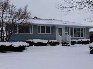 36915 Valleyview Dr, Eastlake, OH