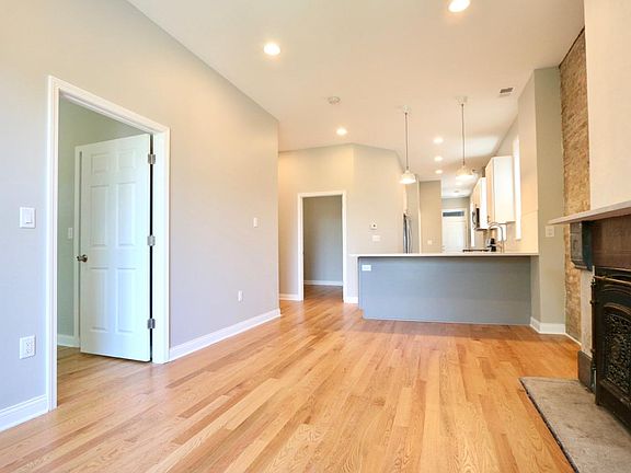 5th image of 1921 S Peoria St APT 3