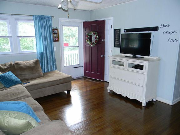 5th image of 630 Stuart St