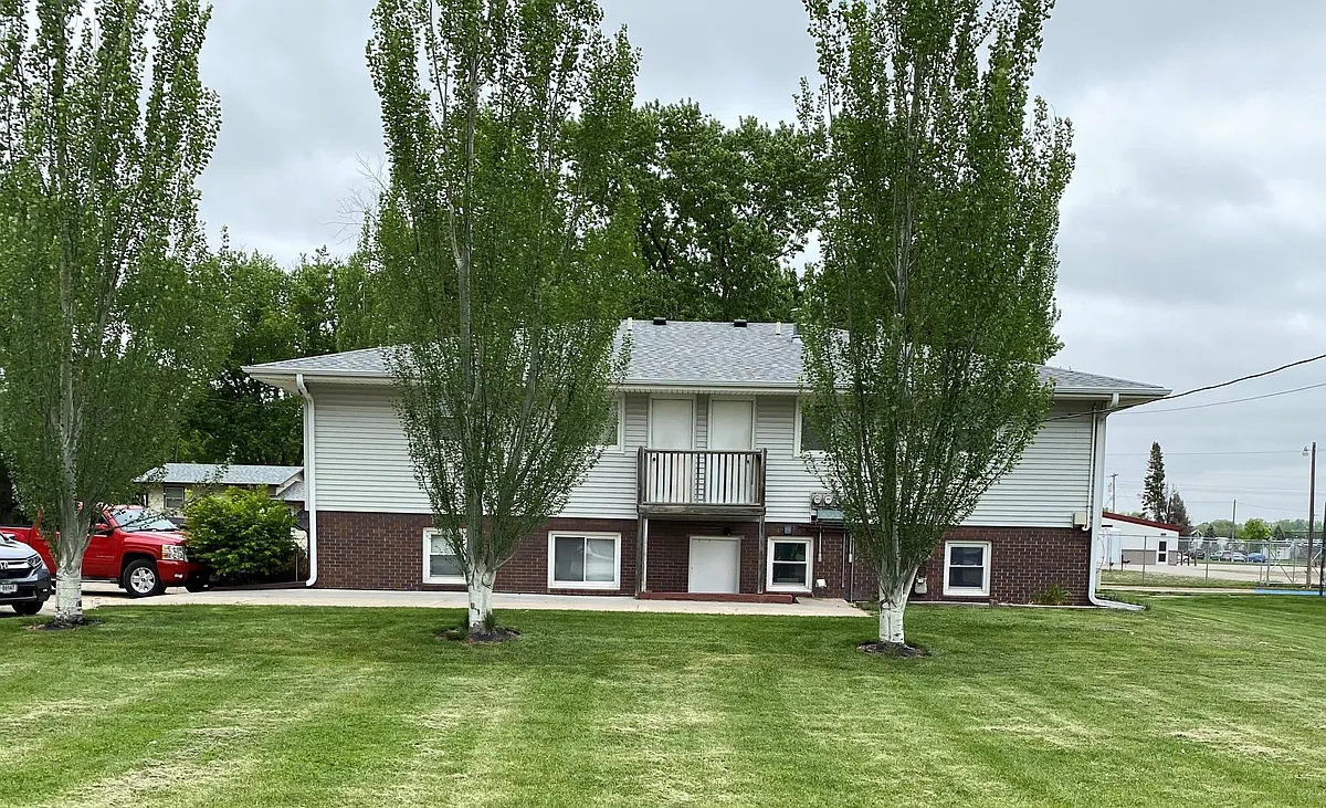 Building Photo - 607 W Spruce Ave #1-4