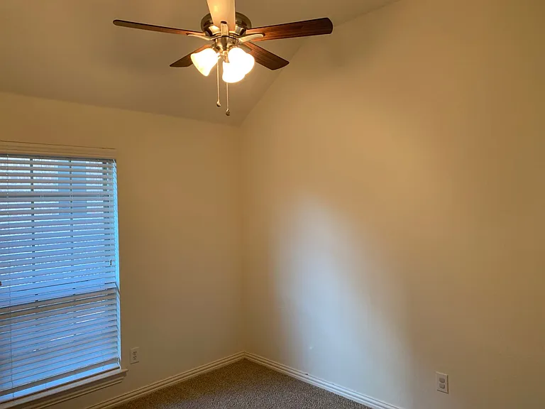 1017 Somerset Cir — Photo 19