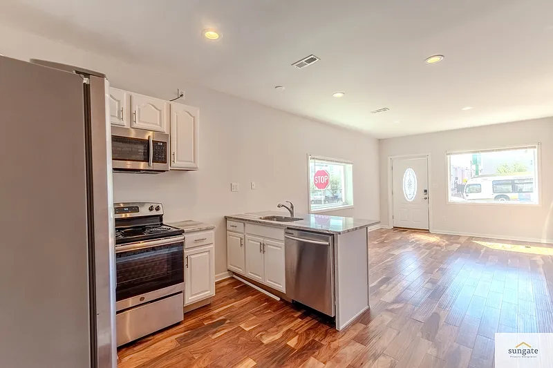 Building Photo - 2608 E Fayette St #1