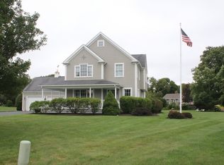 76 Island Dr, Middletown, RI 02842