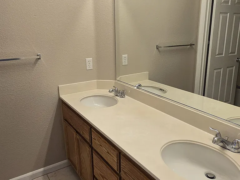 3292 Chateau Du Lac — Photo 26